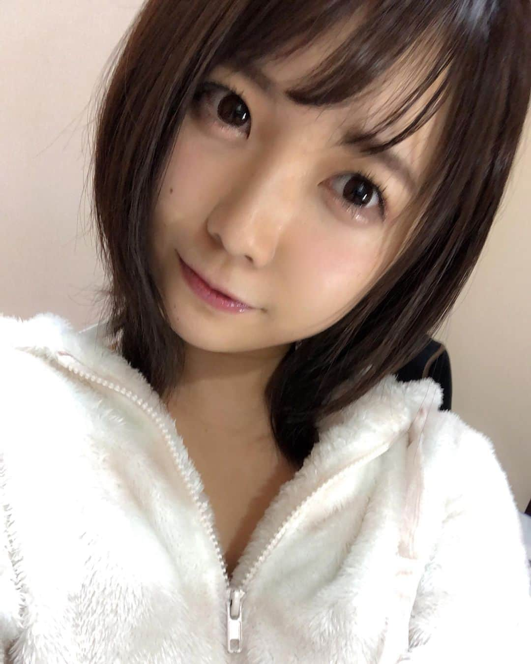 戸田真琴さんのインスタグラム写真 - (戸田真琴Instagram)「昨晩はライブチャットありがとうございました！着替えを沢山して楽しかったです🐈来てくれたみなさん本当にありがとう🌈！！ そして本日は渋谷ヒカリエ8階でShe isさんとJ-WAVEさんのイベントにおじゃまします🍋🥑 17:00〜19:30まで、女性の方限定でお悩み相談を受け付けます。普段人に言いづらいお悩みとか、どんなジャンルでも大丈夫だよ〜！内緒話しましょう🎠 既存のZINEの販売もあって、そちらは性別問わずご利用いただけます🙇‍♂️ 📦📦📦📦📦📦📦📦📦📦📦📦 #shibuya #event」8月9日 11時39分 - toda_makoto