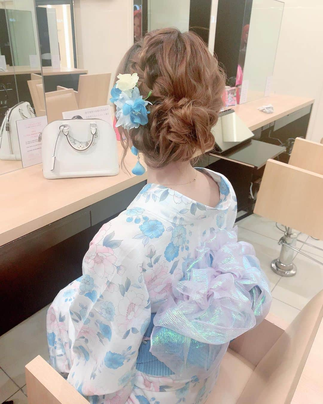 桜咲乃愛さんのインスタグラム写真 - (桜咲乃愛Instagram)「浴衣の時のヘアメ💖  ヴィオナドールのまりえさんにしてもらった〜(*´︶`*).｡.:*♡ 緩めでかわいい💖  いつもありがとうー😆💓✨ まりえさんかわゆ( *´꒳`* )❁¨̮ 癒し🍀💕✨ 今月の30日も浴衣イベントがあるので先月来れなかった方は是非お待ちしております😌💓💓💓 #浴衣#浴衣ヘアアレンジ #浴衣ヘア #浴衣女子 #浴衣アレンジ #歌舞伎町ヘアメ#ヴィオナドール#歌舞伎町#歌舞伎町キャバ嬢」8月9日 11時55分 - noasama1101