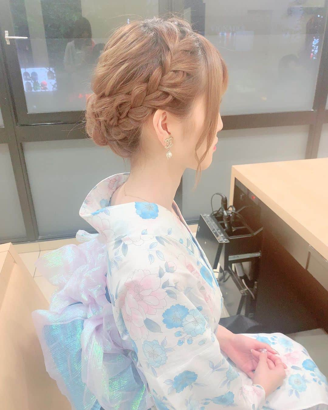 桜咲乃愛さんのインスタグラム写真 - (桜咲乃愛Instagram)「浴衣の時のヘアメ💖  ヴィオナドールのまりえさんにしてもらった〜(*´︶`*).｡.:*♡ 緩めでかわいい💖  いつもありがとうー😆💓✨ まりえさんかわゆ( *´꒳`* )❁¨̮ 癒し🍀💕✨ 今月の30日も浴衣イベントがあるので先月来れなかった方は是非お待ちしております😌💓💓💓 #浴衣#浴衣ヘアアレンジ #浴衣ヘア #浴衣女子 #浴衣アレンジ #歌舞伎町ヘアメ#ヴィオナドール#歌舞伎町#歌舞伎町キャバ嬢」8月9日 11時55分 - noasama1101