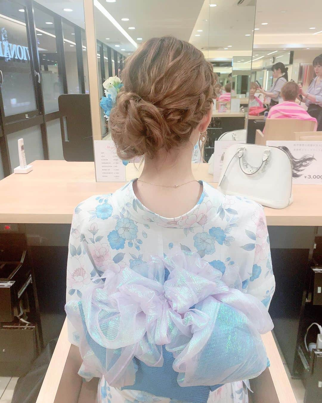 桜咲乃愛さんのインスタグラム写真 - (桜咲乃愛Instagram)「浴衣の時のヘアメ💖  ヴィオナドールのまりえさんにしてもらった〜(*´︶`*).｡.:*♡ 緩めでかわいい💖  いつもありがとうー😆💓✨ まりえさんかわゆ( *´꒳`* )❁¨̮ 癒し🍀💕✨ 今月の30日も浴衣イベントがあるので先月来れなかった方は是非お待ちしております😌💓💓💓 #浴衣#浴衣ヘアアレンジ #浴衣ヘア #浴衣女子 #浴衣アレンジ #歌舞伎町ヘアメ#ヴィオナドール#歌舞伎町#歌舞伎町キャバ嬢」8月9日 11時55分 - noasama1101