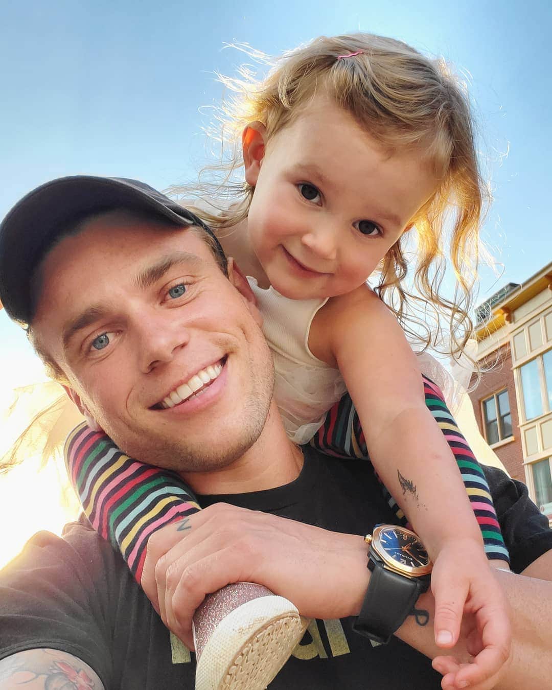 ガス・ケンワージーのインスタグラム：「My brother told me that since my nephew was born my niece has been "acting out" because she's jealous that someone else is getting more attention than her and wow I've never related to anybody more...」