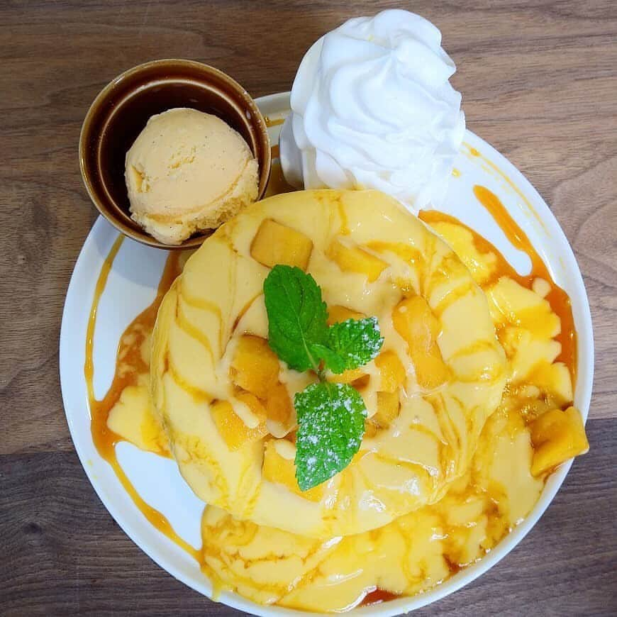 LeTRONC ルトロンさんのインスタグラム写真 - (LeTRONC ルトロンInstagram)「【 Eggg Cafe 国分寺店 / 東京・国分寺】﻿ .﻿ 食の安全にこだわり、直営農場で愛情たっぷりに育てた"幸せたまご"を使ったカフェメニューを提供する「Eggg Cafe（えぐぅ～かふぇ）」🍳🍽﻿ ﻿ 国分寺駅から徒歩3分にある「Eggg Cafe国分寺店」では8月31日(土)まで味わえる限定メニューが登場中🥞﻿ ﻿ マンゴーをふんだんに使った「フローズンマンゴーパンケーキ」はさっぱり甘い生クリームにフローズンマンゴーをたっぷり乗せて、カラメルで甘さを締めた夏にぴったりのパンケーキです🌻✨﻿ ﻿ ぜひ味わいに行ってみてくださいね😋﻿ .﻿ 📍東京都国分寺市本町2丁目12-4ユーリービル3F﻿ .﻿ 📷写真・情報提供：@pankekiverさん﻿ 素敵な投稿をありがとうございます✨﻿ .﻿ \ 一緒にルトロンInstagramを盛り上げませんか？🙋‍♀️ /﻿ #ルトロン で素敵なおでかけ体験をシェアしてくれる方を大募集しています♪投稿内容は、Instagramで紹介させていただきます☺️﻿ .﻿ ルトロンのアプリはAppStore、GooglePlay「ルトロン」で検索！﻿ .﻿ #letronc #japanese_food #egggcafe国分寺店 #egggcafe #えぐぅかふぇ #フローズンマンゴーパンケーキ #マンゴーパンケーキ #pancake #パンケーキ #パンケーキ巡り #パンケーキ部 #パンケーキ食べたい #インスタ映え #インスタ映えスイーツ #インスタ映えカフェ #スイーツ #スイーツ部 #スイーツ巡り #スイーツ好きな人と繋がりたい #カフェ #東京カフェ #国分寺カフェ #カフェ巡り #カフェスタグラム #カフェ部 #カフェ好きな人と繋がりたい #グルメ #東京グルメ #国分寺グルメ」8月9日 11時58分 - letronc.m