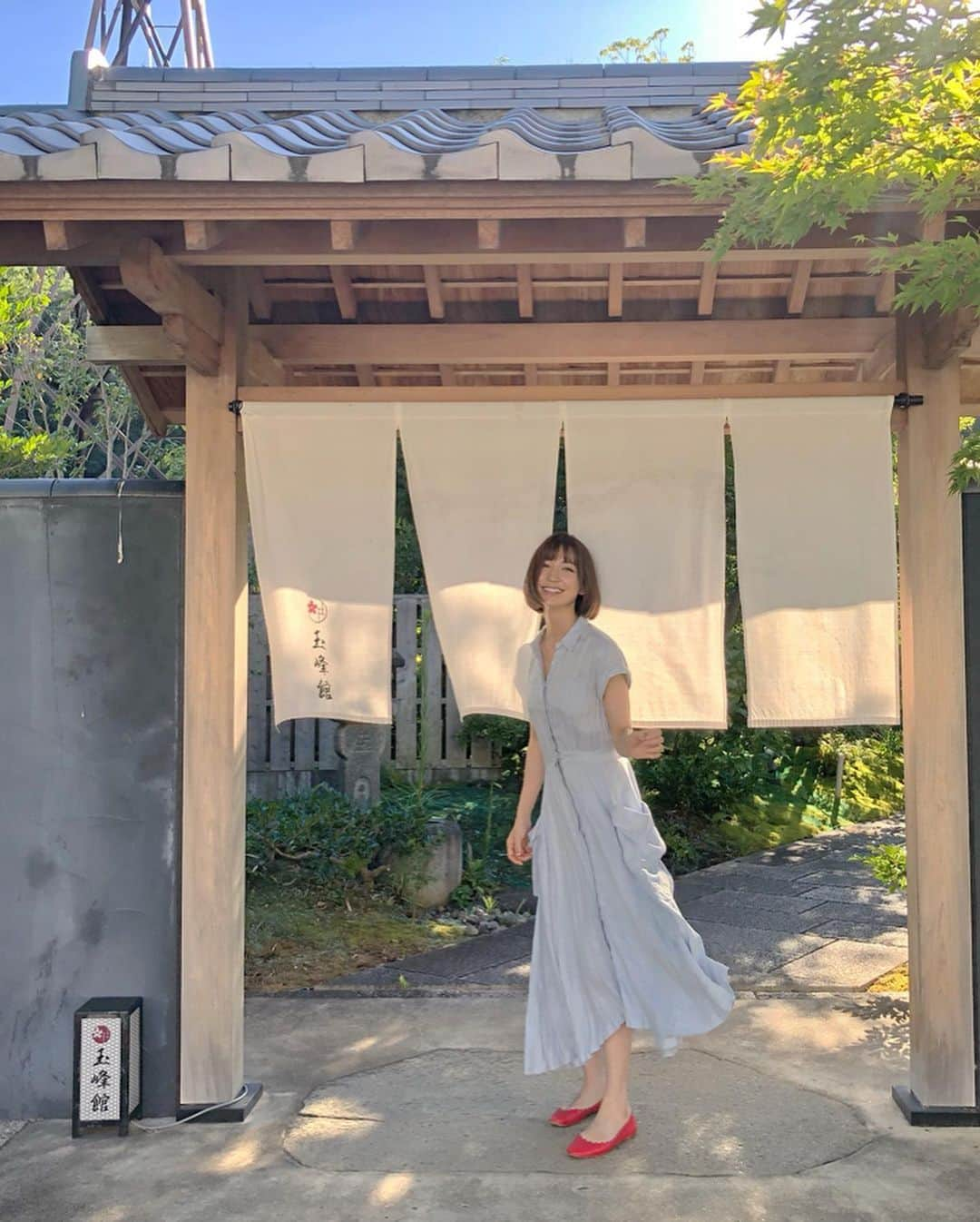 篠田麻里子さんのインスタグラム写真 - (篠田麻里子Instagram)「ワクワクの夏休み旅行🤣♨️ 温泉大好きで、@relux_jp 見てたら気になる温泉発見🥺🥺 静岡は河津にある、大正から続く【玉峰館】に行ってきました😎 源泉も1300年湧き上がり続けているってすごい🤔源泉最高🥺🥺🥺 料理も美味し過ぎました！！ @gyokuhokan_official」8月9日 12時01分 - shinodamariko3