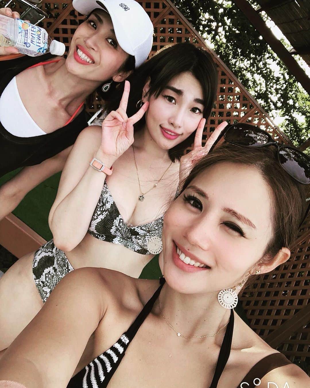 鈴木涼美さんのインスタグラム写真 - (鈴木涼美Instagram)「Summer party in Tokyo. 珍しく日本のプールへ。 #toshimaen #swimming_pool #poolsideparty #asiangirls #bikiniparty」8月9日 12時07分 - suzumisuzuki
