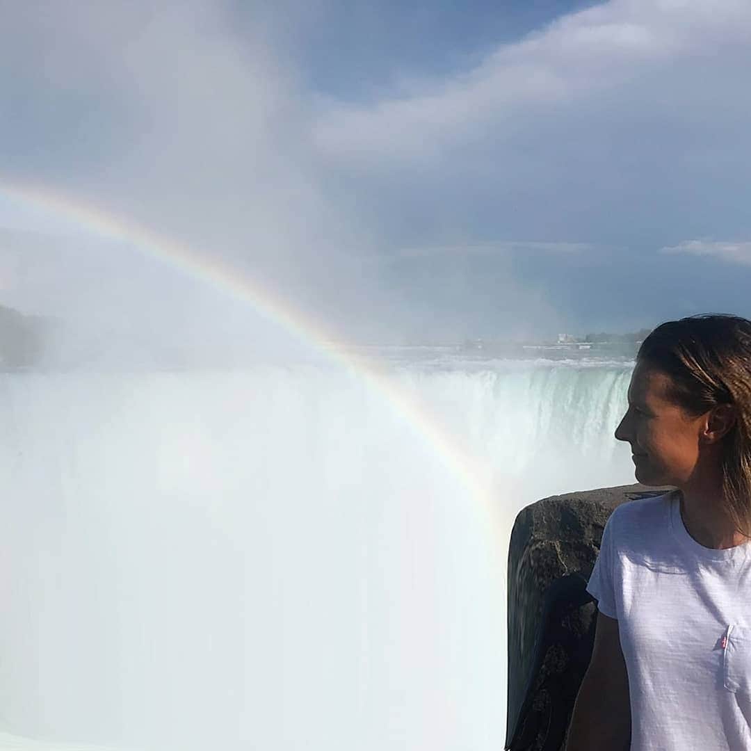 キルステン・フリプケンスのインスタグラム：「Somewhere over the rainbow.. 🌈 📸 with my @samsung_be #galaxys10 #ad #niagarafalls  #canada #beautyofnature #speechless #somewhereovertherainbow」