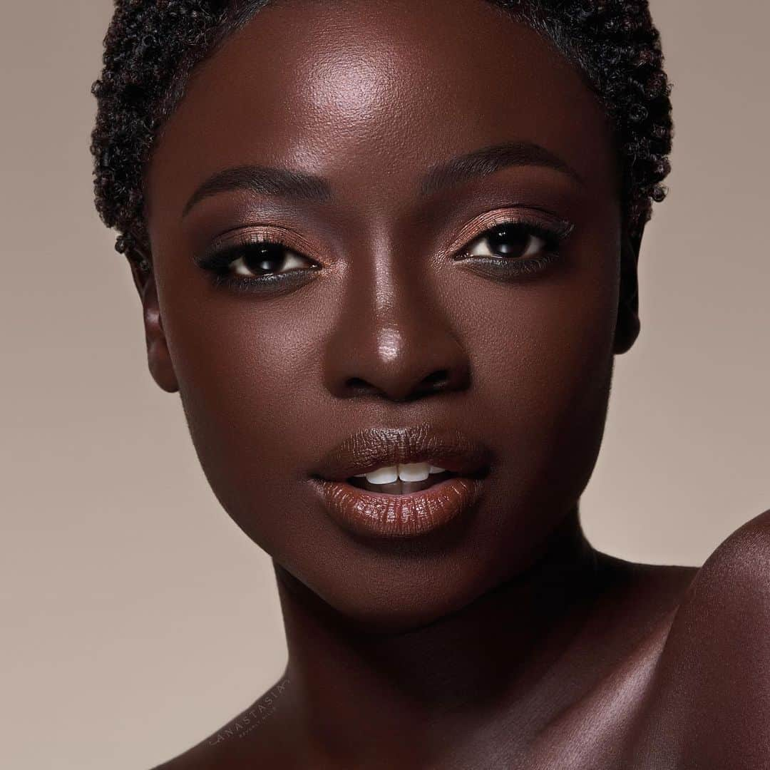 Anastasia Beverly Hillsさんのインスタグラム写真 - (Anastasia Beverly HillsInstagram)「Get flawless!  NEW Luminous Foundation in shade 590C • set with our NEW Loose Powder in Golden Orange • . . ⭐️MUA @kingmalimagic ⭐️Model @anyekuos_」8月9日 12時17分 - anastasiabeverlyhills