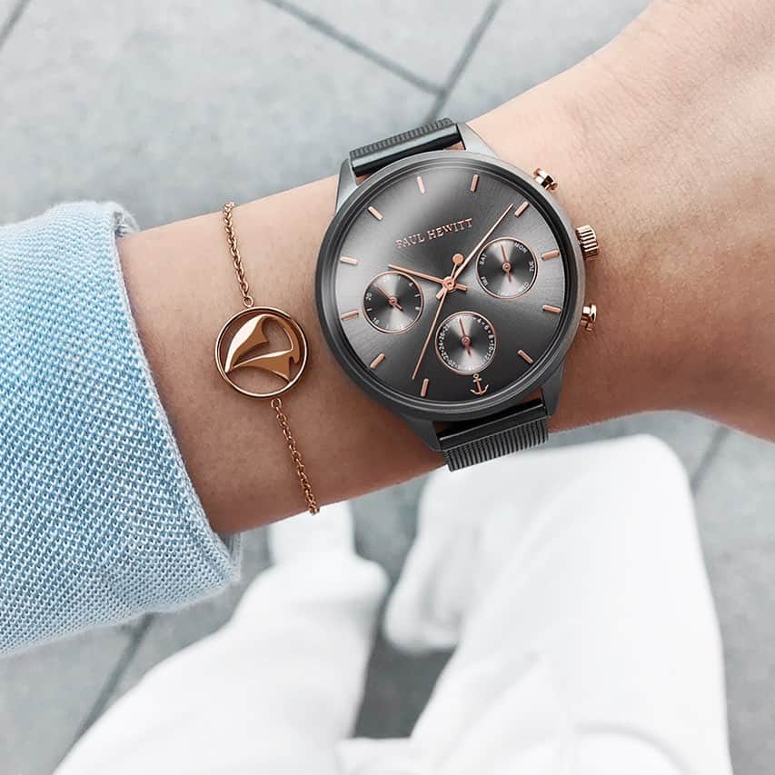 PAUL HEWITTさんのインスタグラム写真 - (PAUL HEWITTInstagram)「Dress up your wrist with the most wanted Everpulse and combine it with our cute Sail Away bracelet. ⚡⛵️⚓️ #getAnchored #paulhewitt #everpulse #sailaway __ #watch #watchoftheday #ootd #summerlook #outfitinspo #bracelet #accessories #accessory #watches #womenstyle」8月9日 18時02分 - paul_hewitt