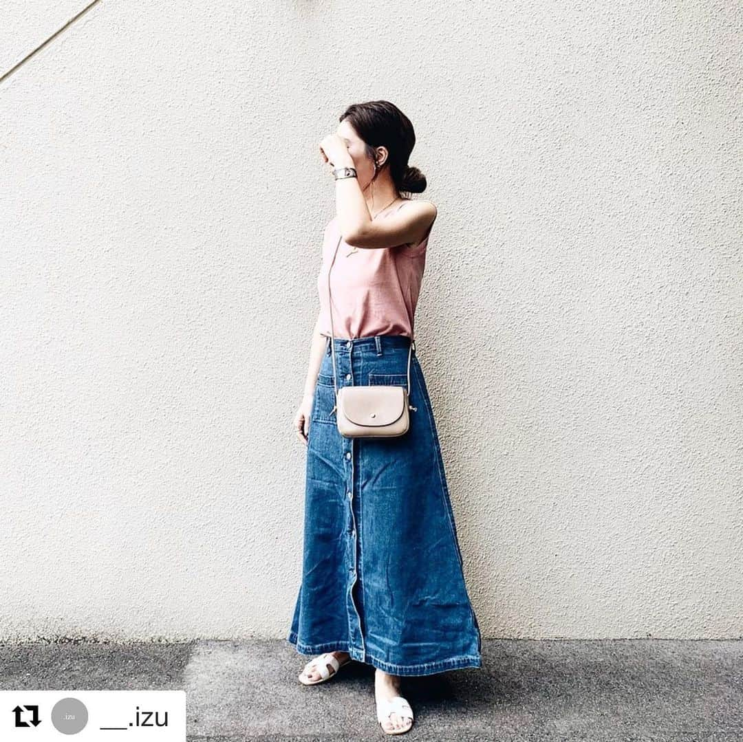 ショップにこにこさんのインスタグラム写真 - (ショップにこにこInstagram)「#Repost @__.izu with @get_repost ・・・ ㅤ 𓅓 ⁖ ootd.  @shopnikoniko .. ㅤ ㅤ ㅤ  女子な色ってたまに着たくなる🌸 ㅤ ㅤ ベージュのころんとしたミニバッグは  @shopnikoniko さんのもの. サイズは小さめなのに 必要なものは全部入るからお気に入り. ㅤ ㅤ ㅤ ちょうど今日からセールが始まったみたいで 安くなってた〜^^ ＼ZOZOTOWN店限定！／ ㅤ レザー調ミニショルダーバッグ タイムセール 1,814円 → 1,699円 ㅤ 期間:8月9日(金)13:00 ～ 8月13日(火)10:59  ㅤ  ㅤㅤ ㅤ ㅤ  ㅤ #ショップにこにこ_zozotown」8月9日 17時59分 - shopnikoniko