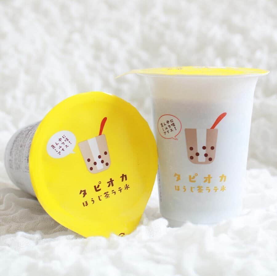 MERYさんのインスタグラム写真 - (MERYInstagram)「. ファミリーマート @familymart.japan で販売中の「 #タピオカほうじ茶ラテ氷 」がこの夏バズる予感です！ パッケージを開けると真ん中にバニラアイスが、その周りにタピオカとほうじ茶のアイスが入ったこちらのアイス。ちょっと溶けるのを待って、かき混ぜながら食べるとほうじ茶の香りがふわっと広がってさらに美味しいかも♡ . MERYでは他にも「かわいい」に近づくさまざまな情報を発信しています。 @mery.beauty コスメ・美容に特化した情報をお届け♡ @mery_spot 話題のカフェやお出かけスポットをご紹介！ こちらもぜひチェックしてみてください！ . . photo by @ylk_anko621 . #MERY #regram #instagram #ice #shavedice #icecream #コンビニアイス #タピオカ #タピオカアイス #ほうじ茶ラテ #コンビニスイーツ #ほうじ茶 #ファミマスイーツ部 #ファミリーマート #氷活 #アイス部 #アイス好き #アイス好きな人と繋がりたい #タピオカ部 #タピ活 #かき氷 #おうちカフェ #お家カフェ #置き画 #置き画くら部 #お洒落 #お洒落さんと繋がりたい #MERY女子 #メリー」8月9日 18時00分 - mery.jp