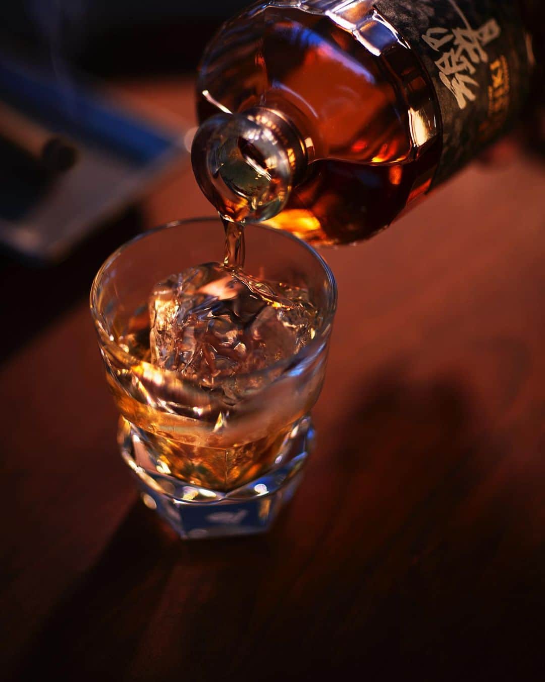 響 | SUNTORY WHISKY HIBIKIさんのインスタグラム写真 - (響 | SUNTORY WHISKY HIBIKIInstagram)「. HIBIKI TIME 解き放たれた琥珀の音が響く A golden sound, a golden liquid.  #響 #hibiki #二十四節気 #立秋 #秋 #響時間 #hibiki_time #hibikitime #suntorytime」8月9日 18時01分 - suntorywhisky_hibiki