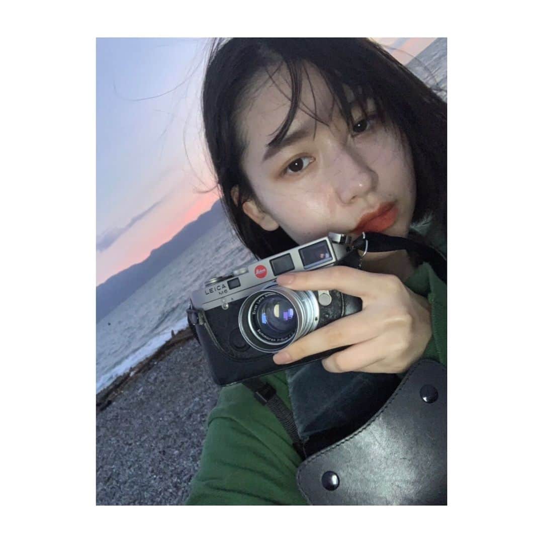 ANGERMEさんのインスタグラム写真 - (ANGERMEInstagram)「こんにちは！笠原桃奈です😇 静岡に旅行に行った時の写真パート2！これは海に行った時です👍🏼 今日フィルムで撮った写真を現像に行くつもりですが、まだ出来ていないので、iPhoneで撮った写真たちを📸 海辺は本当に綺麗で、ついたくさん写真を撮りたくなります。ちょうど日が沈んでいくところだったので、とても綺麗でした！ #海 #凄く綺麗でした #夏休みって感じで #最高！ #笠原桃奈 です #angerme #アンジュルム」8月9日 12時36分 - angerme_official