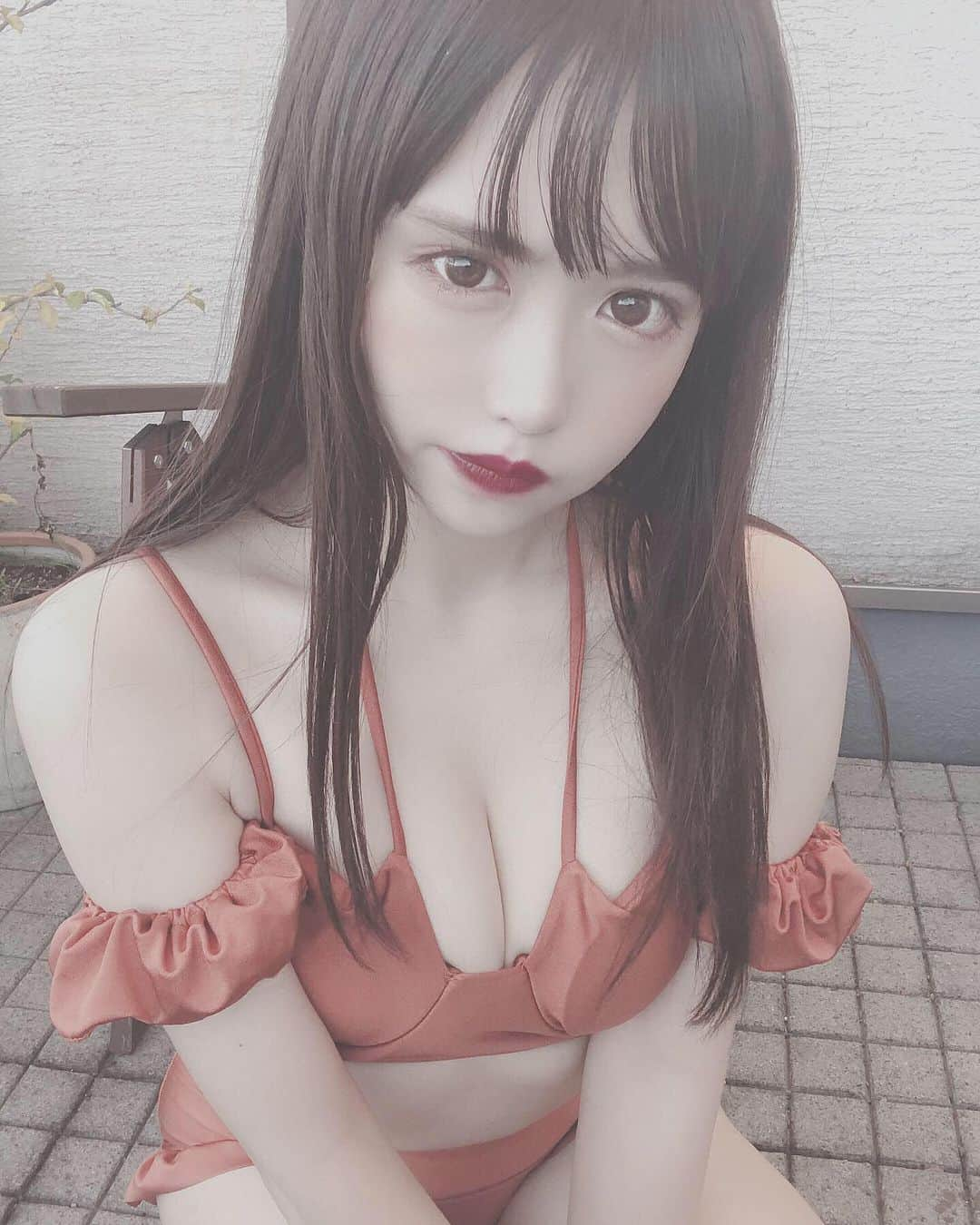 日向すずさんのインスタグラム写真 - (日向すずInstagram)「@belle__lingerie の水着かわいい 1.2枚目着方間違えてたww正解は3枚目みたいに前でリボンにするの、はずかし笑  4つめはあ、動画だった、ってやつ😓  #swimwear #summer #水着 #オフショル #offshoulder」8月9日 13時04分 - osuzudashi_