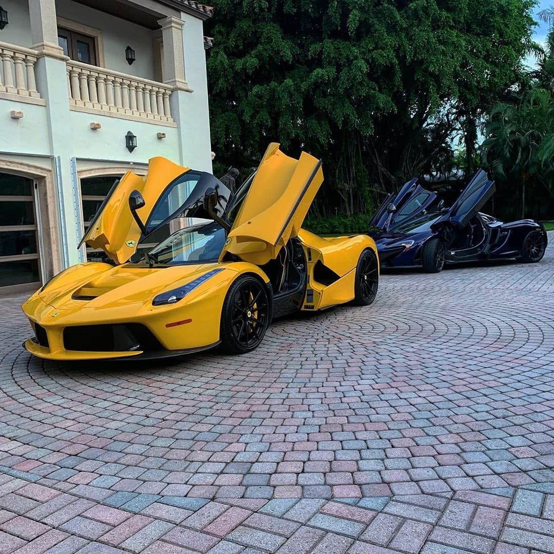 CARLiFESTYLEさんのインスタグラム写真 - (CARLiFESTYLEInstagram)「LaFerrari and P1 or $5,000,000 cash? Photo by @wiresonly #carlifestyle」8月9日 13時01分 - carlifestyle