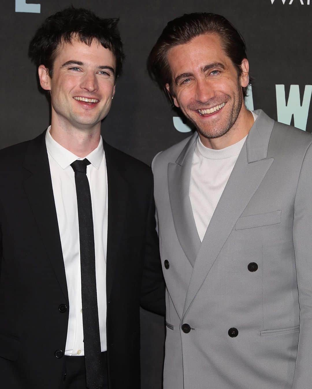 Just Jaredさんのインスタグラム写真 - (Just JaredInstagram)「Tom Sturridge and @jakegyllenhaal look so handsome at their Broadway opening. Tap this photo at the link in bio to see pics of Jake’s girlfriend supporting him at the event. See “Sea Wall/A Life,” now on Broadway! #JakeGyllenhaal #TomSturridge #SeaWallALife Photos: INSTAR」8月9日 13時02分 - justjared