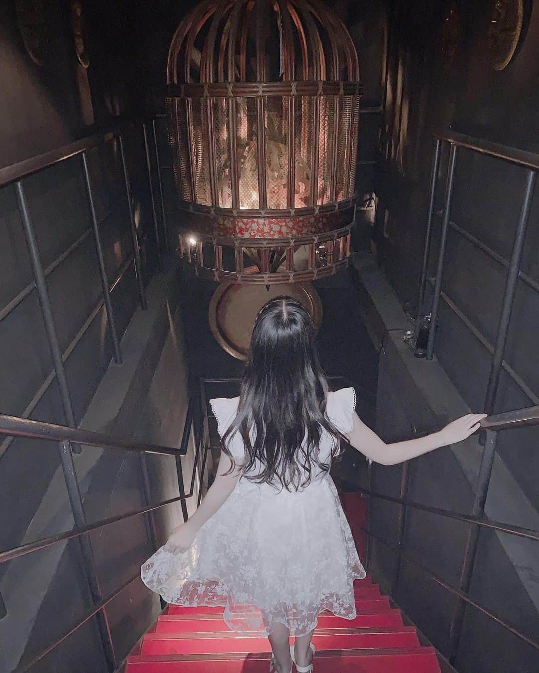 のインスタグラム：「👗👠💼」