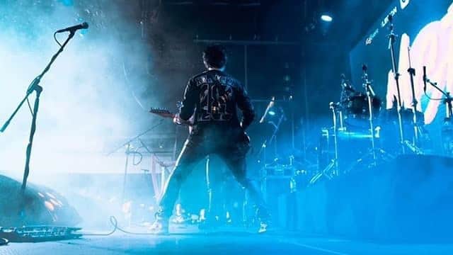 Akira Yamaokaのインスタグラム：「Мои друзья в России! Как ваши дела?! В сентябре я поеду в тур по России, чтобы увидеть всех вас.  На этих концертах я полностью воспроизведу саундтреки из «SILENT HILL2». Будет много композиций, которые я исполню впервые. Прослушайте саундтреки из «SILENT HILL2» и обязательно приходите на концерт!  С нетерпением жду встречи с вами! #akirayamaoka @safiro_media」