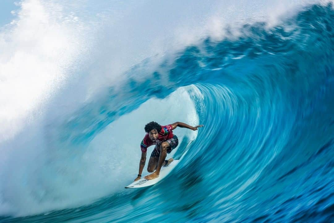 世界プロサーフィン連盟（WSL）さんのインスタグラム写真 - (世界プロサーフィン連盟（WSL）Instagram)「Photography is huge part of surfing history and we're committed to celebrating this art form. Introducing our first installment of #WSLCoverShot, a new series celebrating the best photos in surfing. This epic shot of @mikeyfebruary was taken at last year's #TahitiPro Teahupo'o by @kc80 Submit yours by tagging @WSL and #WSLCoverShot」8月9日 14時00分 - wsl