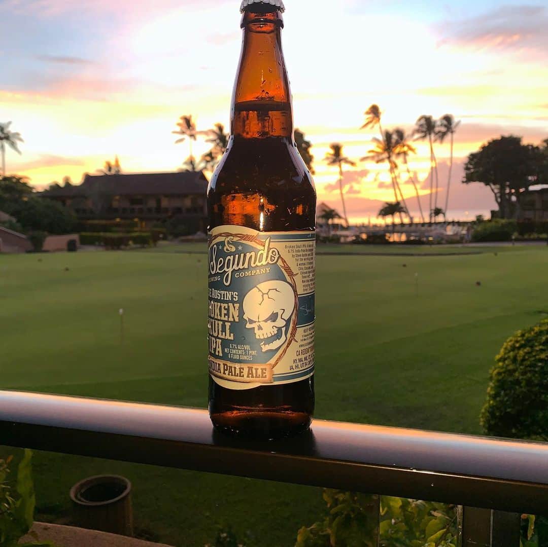 ストーン・コールド・スティーブ・オースチンのインスタグラム：「Broken Skull IPA from @esbcbrews took a trip to Hawaii. Best IPA in the USA. #aloha」