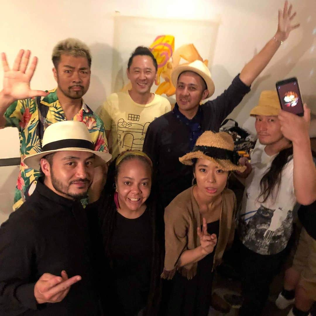 SWING-O a.k.a. 45さんのインスタグラム写真 - (SWING-O a.k.a. 45Instagram)「#MyFavoriteSoul 今回もまた最高な音楽時間でした✋✋✋✋✋ #massanbashiry #mamimorakapapico そして @stephpockets ありがとう！！！ 次回は10.10！ #emiland と #laturbo をゲストに迎えます！！こちらもお楽しみに！！！ #めっちゃ夏な俺 #今回珍しく集合写真」8月9日 14時22分 - swingo45