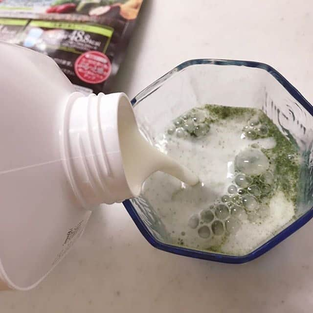 ennatural_smoothie エンナチュラル公式のインスタグラム：「朝食にピッタリ🥗 エンナチュラルグリーンスムージーの飲むヨーグルト割り。 豆乳や牛乳もいいけど、ヨーグルトに混ぜると爽やかでコクもあって美味💕 無糖の飲むヨーグルトなら、ほのかに甘味がつきます。合成甘味料ではないステビアなどを使っているから安心です✨  #ennatural #スムージー #プロテイン #エンナチュラルグリーンスムージー #エンナチュラルビューティベリースムージー  #野菜補給食 #野菜不足 #野菜生活 #デトックス #スムージー生活」