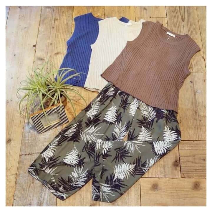 furryrate officialのインスタグラム：「【2019 summer collection】 ▶knit #リブニット No.43690387 モカ/ライトグレー/ブルー ¥5,292- . . ▶pants #ベルトタックパンツ No.43690223 ネイビー/ベージュ/オリーブ ¥8,532- . . #furryrate #furry #ファーリーレート #ファーリー #summer #leaf #sleeveless #summercollection #collection #fashion #pants #knit #リブニット #サマーニット #ノースリーブ #リーフ柄 #タックパンツ #ワイドパンツ #vacation」
