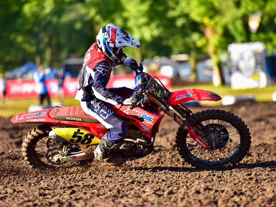 Honda Powersports USさんのインスタグラム写真 - (Honda Powersports USInstagram)「Red rider @hunteryoder58 WINS the 450B Limited class on the #CRF250R at @lorettalynnmx! 🏆🏁 📸: @madmoosemedia」8月9日 14時43分 - honda_powersports_us