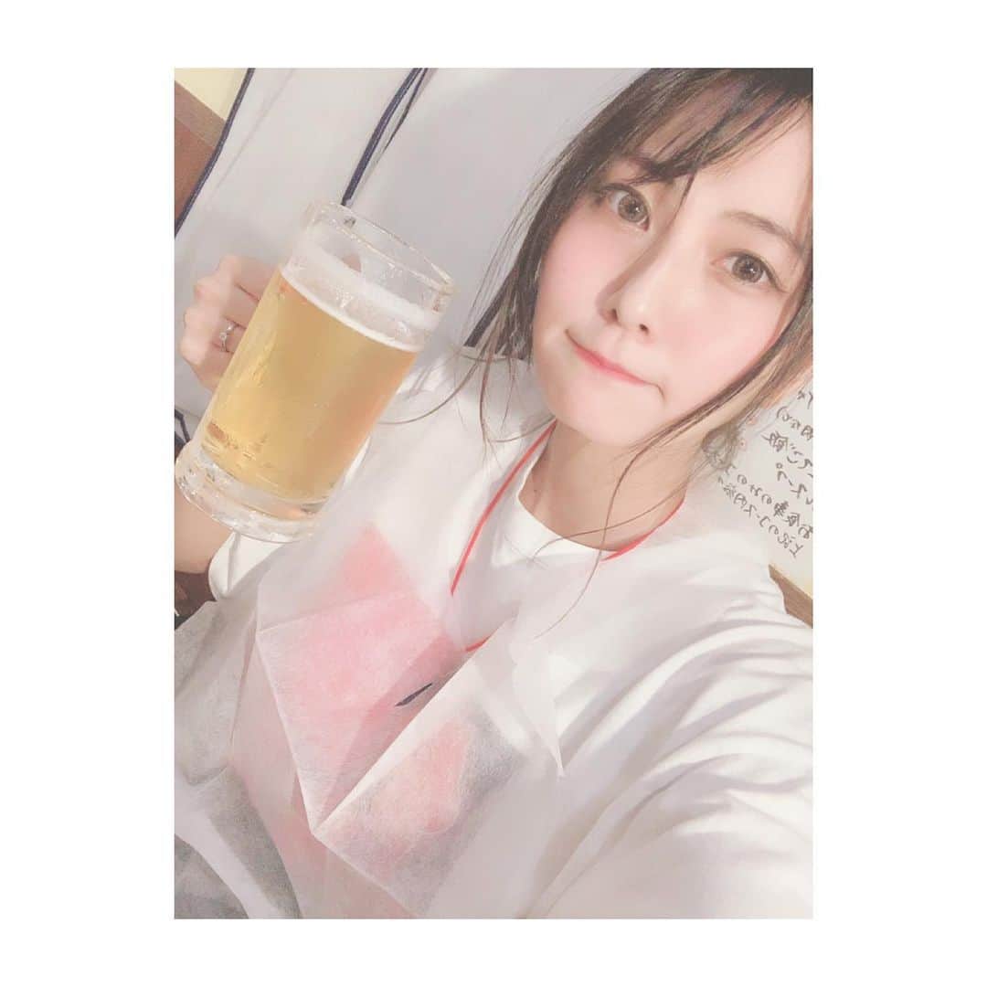 大崎みらいのインスタグラム：「、 夏だ！甲子園が始まった！ 高校野球にどっぷりハマってしまうので プロ野球の情報に めちゃくちゃ疎くなる季節です！← 、 暑い夏って ビールが最高に美味しいよね… 麦茶だからかな？← 、 、 、 #甲子園 #野球好き #お酒も好き」