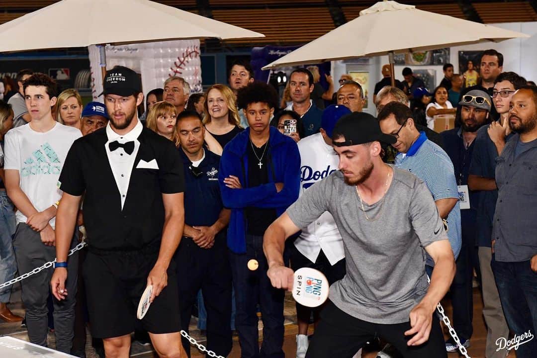 Los Angeles Dodgersさんのインスタグラム写真 - (Los Angeles DodgersInstagram)「Ping pong champs! 🏆  That’s a wrap on the seventh annual @kershawschallenge #PingPong4Purpose event.」8月9日 14時57分 - dodgers