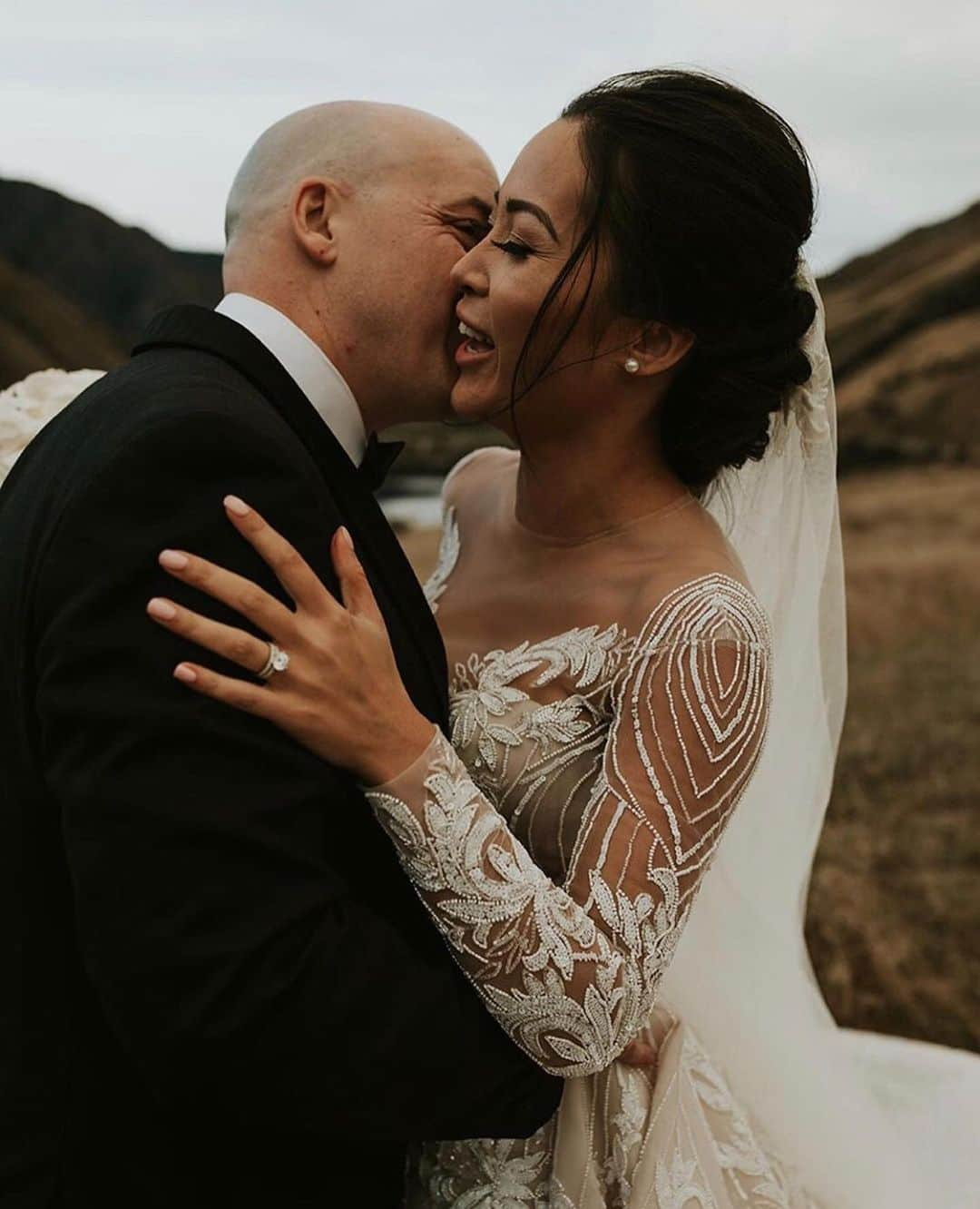 Steven Khalilさんのインスタグラム写真 - (Steven KhalilInstagram)「A stunning gown to match a stunning location. Congratulations to #StevenKhalilBride Anna on her wedding in New Zealand. #StevenKhalil Photo @katerobergephotography」8月9日 15時03分 - steven_khalil