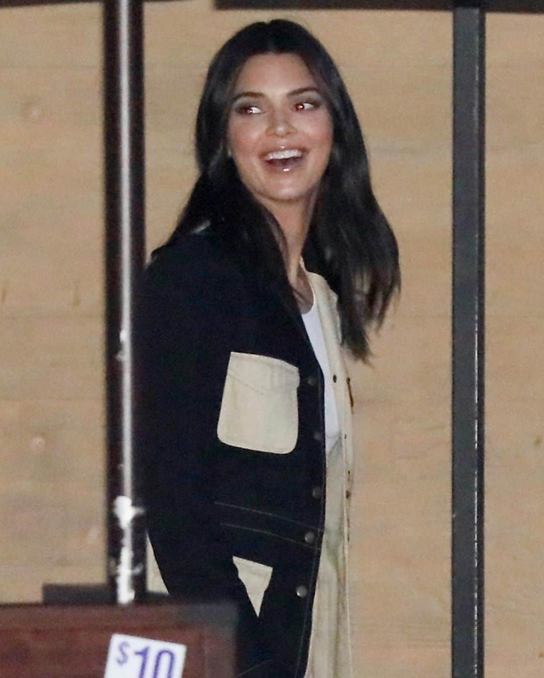 Just Jaredさんのインスタグラム写真 - (Just JaredInstagram)「@kendalljenner meets up with @caitlynjenner for a sushi dinner! #KendallJenner #CaitlynJenner Photos: Backgrid」8月9日 15時14分 - justjared