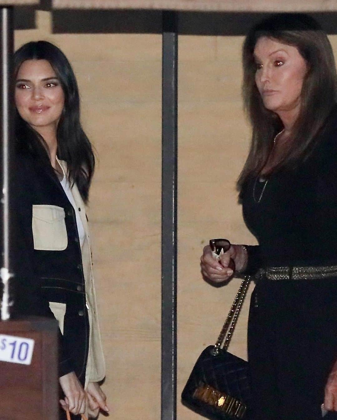 Just Jaredさんのインスタグラム写真 - (Just JaredInstagram)「@kendalljenner meets up with @caitlynjenner for a sushi dinner! #KendallJenner #CaitlynJenner Photos: Backgrid」8月9日 15時14分 - justjared