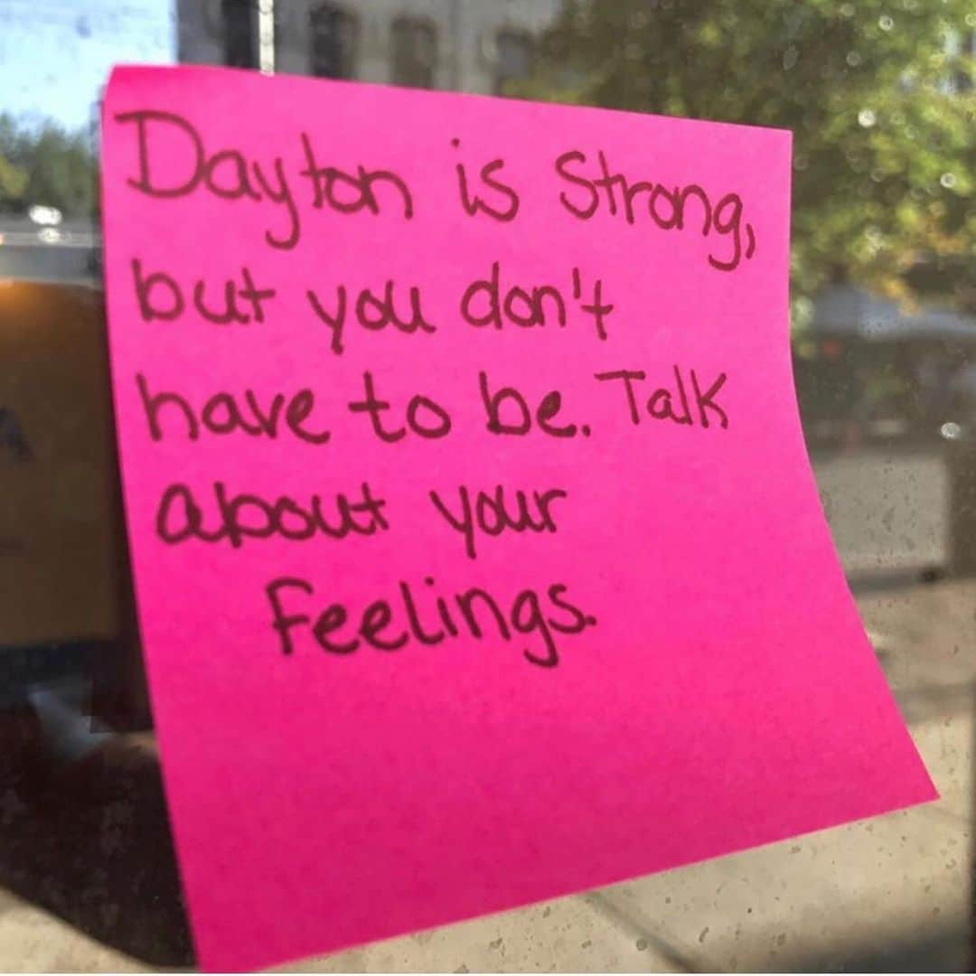 レイチェル・ニコルズさんのインスタグラム写真 - (レイチェル・ニコルズInstagram)「From @cnn: Someone is leaving colorful, encouraging notes in Dayton’s popular nightclub district, not far from the memorial that has sprung up for the victims of Sunday’s mass shooting that left 9 people dead. They are handwritten on Post-it notes that have been stuck to windows and storefronts and many are signed with the message “we rise by lifting others every day.” Swipe through to see more ➡️ #Repost」8月9日 15時27分 - rachel_nichols