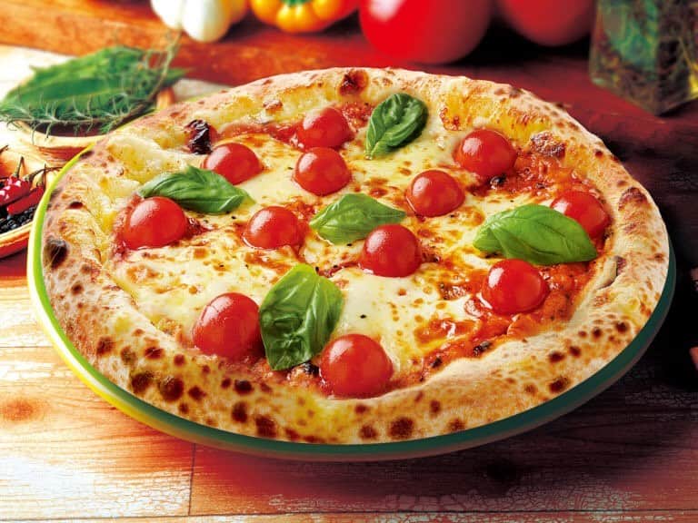 宅配ピザ「ナポリの窯」さんのインスタグラム写真 - (宅配ピザ「ナポリの窯」Instagram)「ピザといえば🍕マルゲリータ🍕﻿ ﻿ 【ナポリのマルゲリータ】は、自社開発した特別なトマトソースをベースに、プチトマトの赤、モッツァレラチーズの白、バジルの緑でイタリアの国旗を表現しています🇮🇹﻿ 何を食べようか悩んだ時は、ナポリのマルゲリータはいかがでしょうか？﻿ ﻿ #ナポリの窯 ﻿﻿﻿﻿﻿﻿﻿﻿﻿﻿﻿﻿﻿ #ナポリ ﻿﻿﻿﻿﻿﻿﻿﻿﻿﻿﻿﻿﻿ #ピザパーティー ﻿﻿﻿﻿﻿﻿﻿﻿﻿﻿﻿﻿﻿ #ピザパ ﻿﻿﻿﻿﻿﻿﻿﻿﻿﻿﻿﻿﻿ #ランチ ﻿﻿﻿﻿﻿﻿﻿﻿﻿﻿﻿﻿﻿ #ディナー ﻿﻿﻿﻿﻿﻿﻿﻿﻿﻿﻿﻿﻿ #🍕 #ピザ ﻿﻿﻿﻿﻿﻿﻿﻿﻿﻿﻿﻿﻿ #ピッツァ﻿﻿﻿﻿﻿﻿﻿﻿﻿﻿﻿﻿﻿ #宅配ピザ ﻿﻿﻿﻿﻿﻿﻿﻿﻿﻿﻿﻿﻿ #デリバリーピザ ﻿﻿﻿﻿﻿﻿﻿﻿﻿﻿﻿﻿﻿ #おいしい ﻿﻿﻿﻿﻿﻿﻿﻿﻿﻿﻿﻿﻿ #美味しい ﻿﻿﻿﻿﻿﻿﻿﻿﻿﻿﻿﻿﻿ #美味しいピザ ﻿﻿﻿﻿﻿﻿﻿﻿﻿﻿﻿﻿﻿ #手作りピザ ﻿﻿﻿﻿﻿﻿﻿﻿﻿﻿﻿﻿﻿ #アツアツ﻿﻿﻿﻿﻿﻿﻿ #チーズ ﻿﻿﻿﻿﻿﻿﻿﻿﻿﻿﻿﻿﻿ #イタリアン　﻿﻿﻿﻿﻿﻿﻿﻿﻿﻿﻿﻿﻿ #パスタ ﻿﻿﻿﻿﻿﻿﻿﻿﻿﻿﻿﻿﻿ #dinner ﻿﻿﻿﻿﻿﻿﻿﻿﻿﻿﻿﻿﻿ #lunch ﻿﻿﻿﻿﻿﻿﻿﻿﻿﻿﻿﻿﻿ #pizza ﻿﻿﻿﻿﻿﻿﻿﻿﻿﻿﻿﻿﻿ #instagood ﻿﻿﻿﻿﻿﻿﻿﻿﻿﻿﻿﻿﻿ #instafood ﻿﻿﻿﻿﻿﻿﻿﻿﻿﻿﻿﻿﻿ #italian ﻿﻿﻿﻿﻿﻿﻿﻿﻿﻿﻿﻿ #夏休み」8月9日 15時28分 - napolinokama