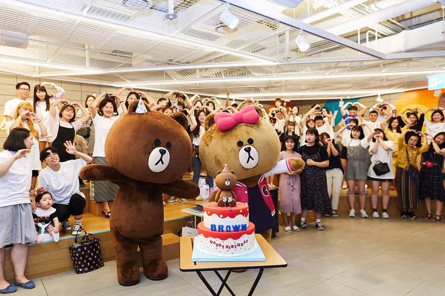 LINE FRIENDSさんのインスタグラム写真 - (LINE FRIENDSInstagram)「It was awesome! ❤ Thank you and love you all!  #SeeYou #NextYear #August8 #2019BROWNDAY #ToBeContinued #LINEFRIENDS」8月9日 16時00分 - linefriends