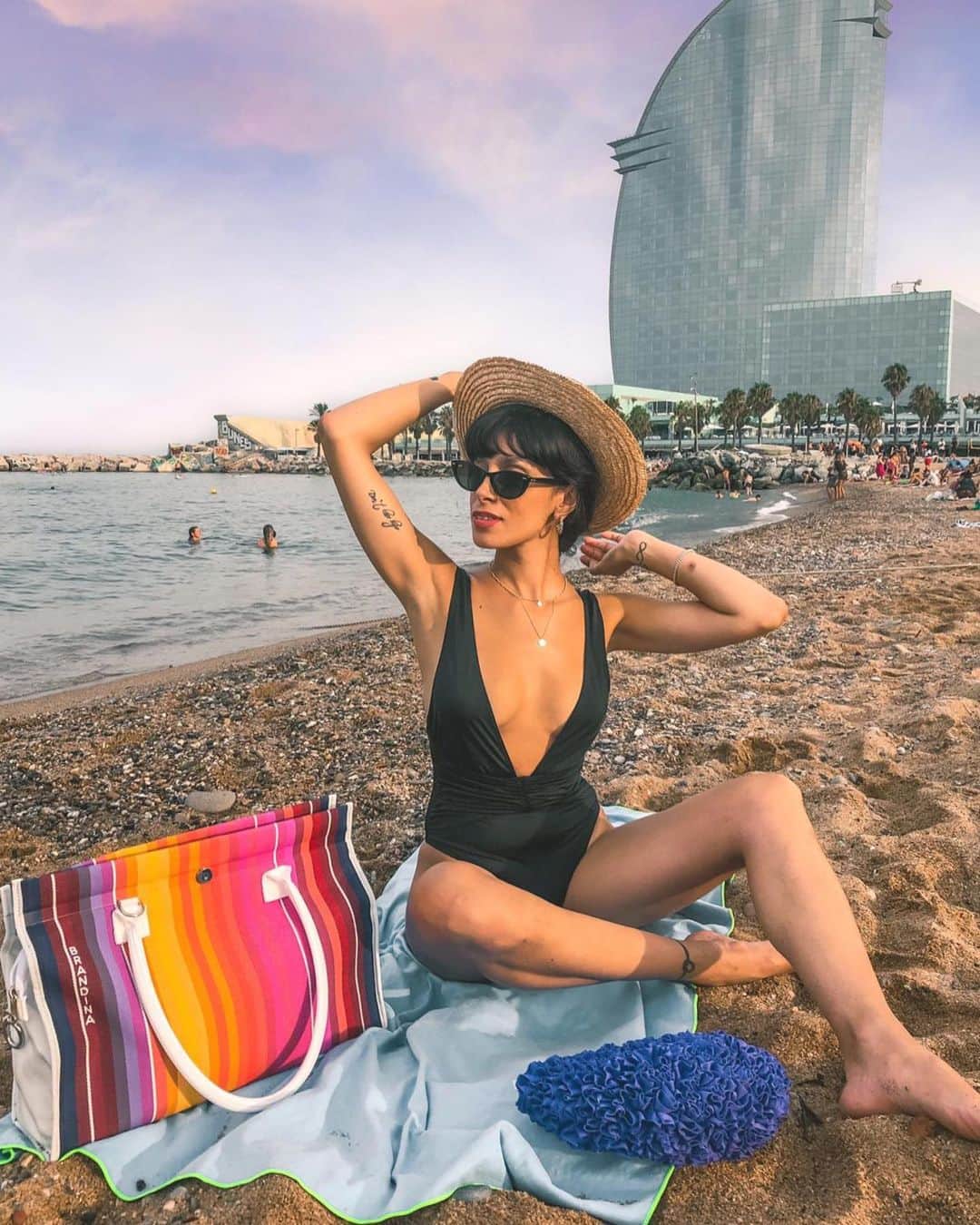 ブランディーナさんのインスタグラム写真 - (ブランディーナInstagram)「La nostra Hotel Plus Formentera nella spiagge di Barcellona con @anna_rita_granata! . . . . . #brandinatheoriginal #brandina #colors #stripes #fashionitaly #photooftheday #bag #bags #summer2019 #barcelona #barcellona #beach #spain #travel #sunset #spagna #paradise #love #sea #spain🇪🇸 #espana🇪🇸」8月9日 15時57分 - brandinatheoriginal