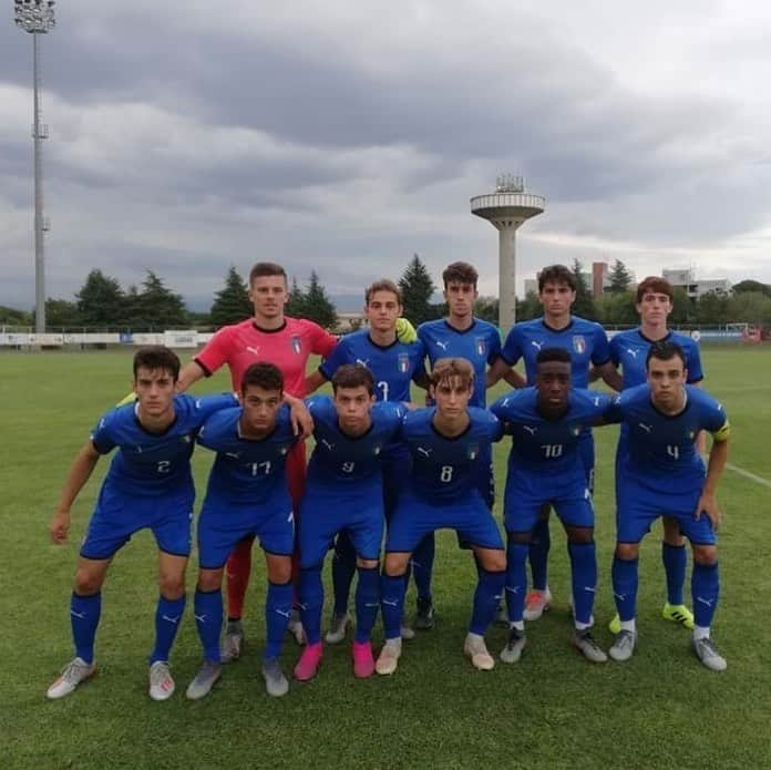 サッカーイタリア代表さんのインスタグラム写真 - (サッカーイタリア代表Instagram)「#Under18 🇮🇹 Verso il #Mondiale. L’#Italia fa il bis nella seconda amichevole contro la #Slovenia 🇸🇮. L'articolo 👉🏻 www.figc.it  Gli #Azzurrini vincono al ‘Colaussi’ di #Gradisca 3-0 con i gol di #Bove, #Tongya e #Capone.  #WCU18 #VivoAzzurro」8月9日 16時09分 - azzurri