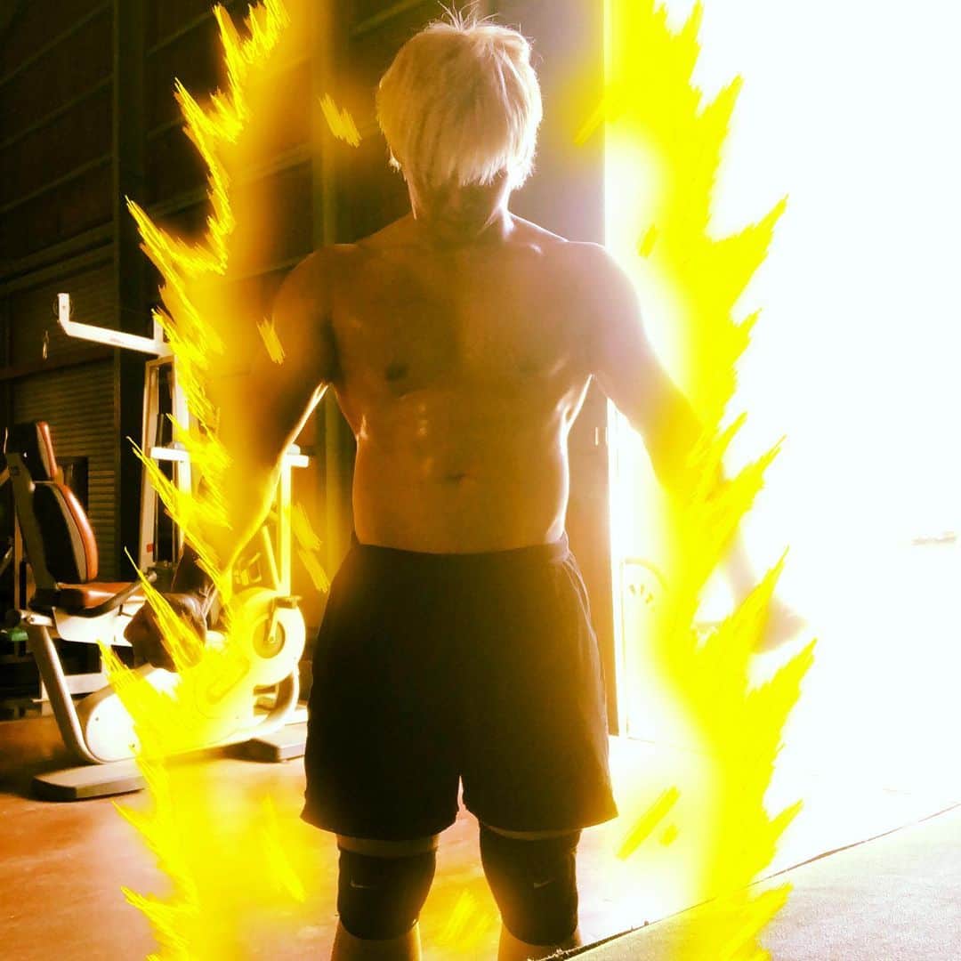 のインスタグラム：「スーパーサイヤ人だ！ #ドラゴンボール #サイヤ人 #孫悟空 #ノア #noah_ghc #プロレスリングノア #プロレス #プロレスラー #道場 #合同練習 #清宮海斗 #ヘビー級チャンピオン #トレーニング #金髪男子 #筋肉男子」