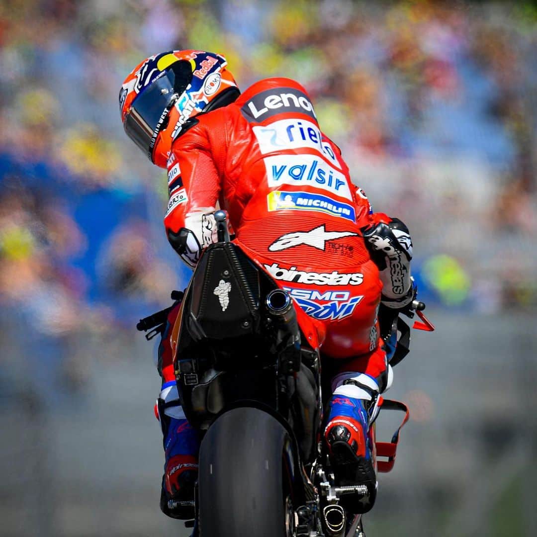 MotoGPさんのインスタグラム写真 - (MotoGPInstagram)「Checking...👀 // Swipe left ⬅️ #AustrianGP 🇦🇹 #MotoGP #Motorcycle #Racing #Motorsport」8月10日 3時06分 - motogp