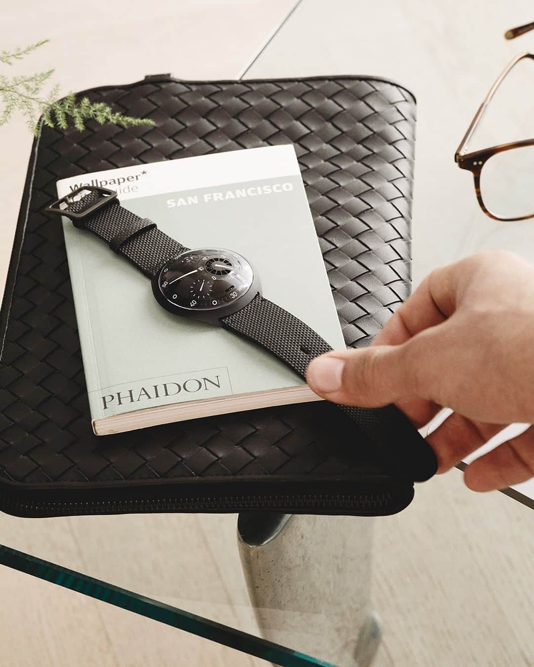 MR PORTERのインスタグラム：「Are mechanical watches obsolete? Hardly. Head to the 🔗 bio to read meet the four modern watchmakers pushing the boundaries of the industry (including @ressence_watches) #MRPORTER⁠ ⁠」