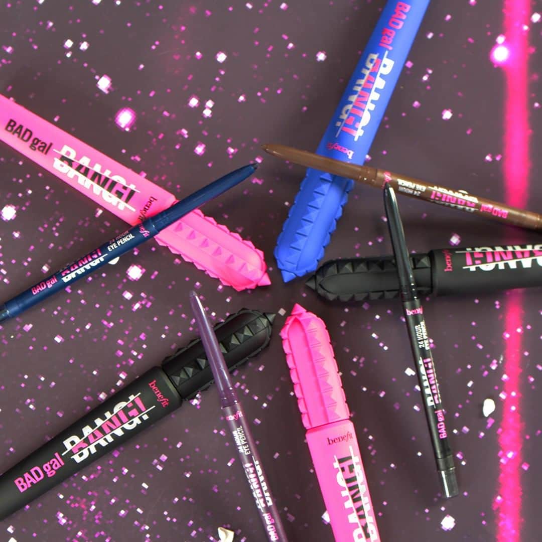 Benefit Cosmetics UKさんのインスタグラム写真 - (Benefit Cosmetics UKInstagram)「Give your lashes rocket volume for DAYS with our NEW #BADgalBang extended range! Featuring volumising mascara in brightening blue and limited edition pink packaging! (mascara is jet black!) What colour are you loving? 💙 💜 🖤 #BADgalBang #outofthisworld #mascara #benefit #beauty . . . 📷 Image Description: All of the BADgal BANG! product range on a black galaxy background」8月10日 2時11分 - benefitcosmeticsuk