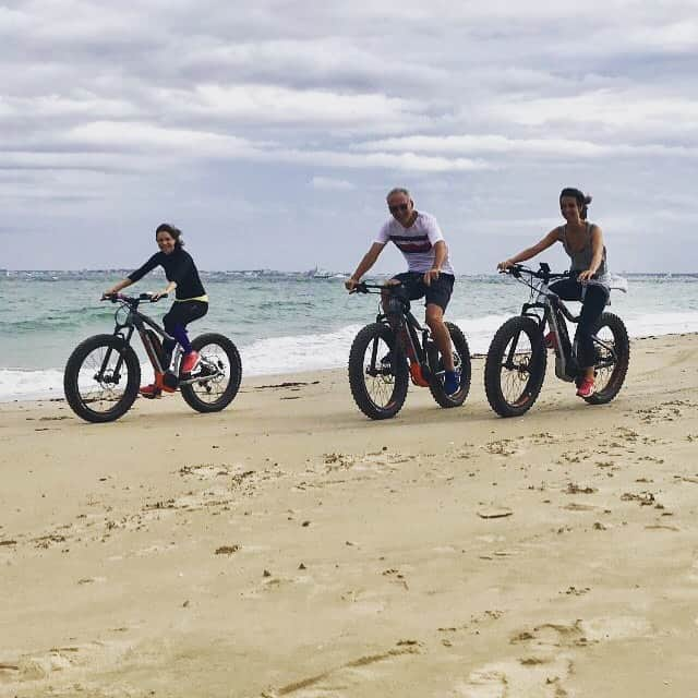 ナタリー・ペシャラさんのインスタグラム写真 - (ナタリー・ペシャラInstagram)「Team building 😊🚴🏻‍♀️🚴🏼‍♂️🚴🏻‍♀️ #fatbike」8月10日 2時11分 - nathaliepechalat