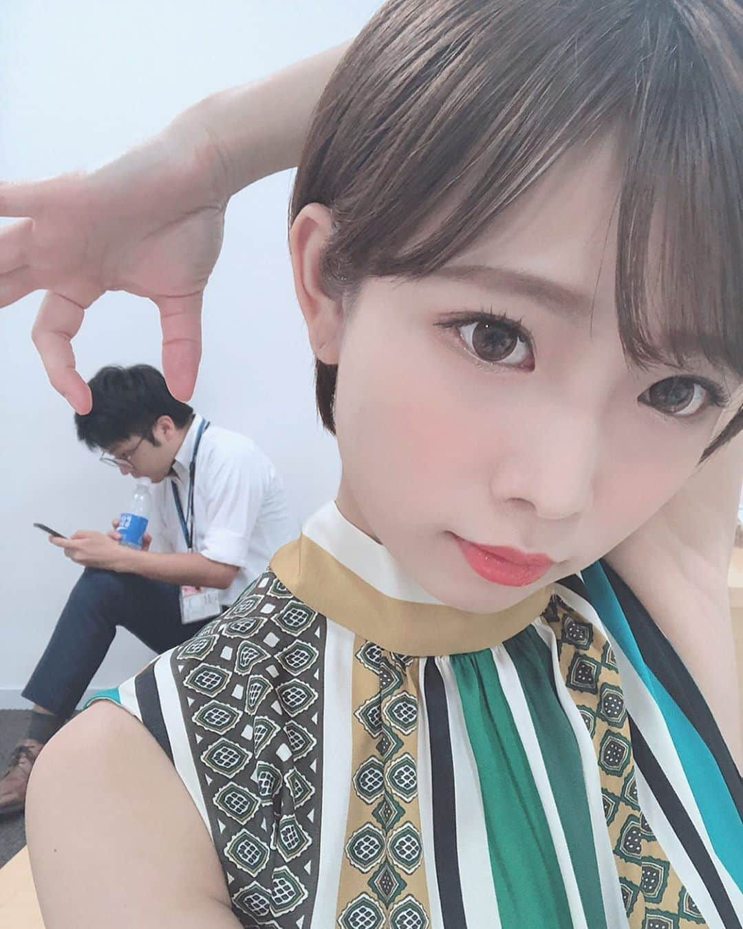 紗倉まなさんのインスタグラム写真 - (紗倉まなInstagram)「どうも、マネージャーを捕獲したまなてぃーです。本日のアベプラもご覧いただき、誠にありがとうこざいました！見逃し配信もありますので、気になった方は是非チェックしてみてくださいね👸♡ #AbemaPrime #アベプラ」8月10日 2時05分 - sakuramanateee