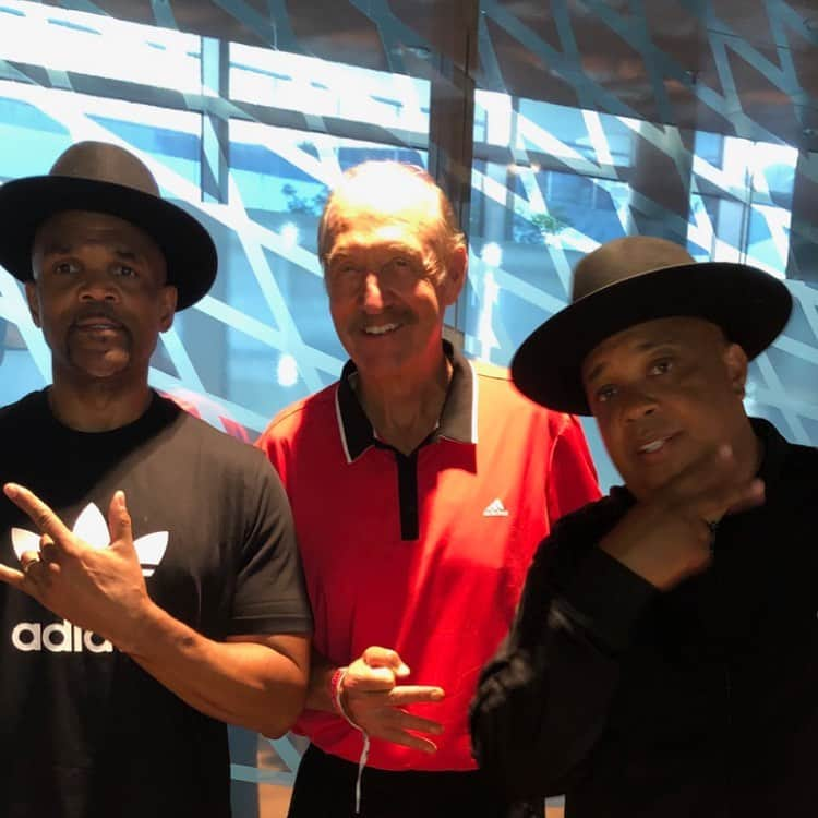 ジョゼフ・シモンズさんのインスタグラム写真 - (ジョゼフ・シモンズInstagram)「Run DMC and the legendary Stan Smith in Germany!  Something new and fly coming from Run DMC our original family . @adidas  #StayTuned  #Originators」8月10日 2時08分 - revwon