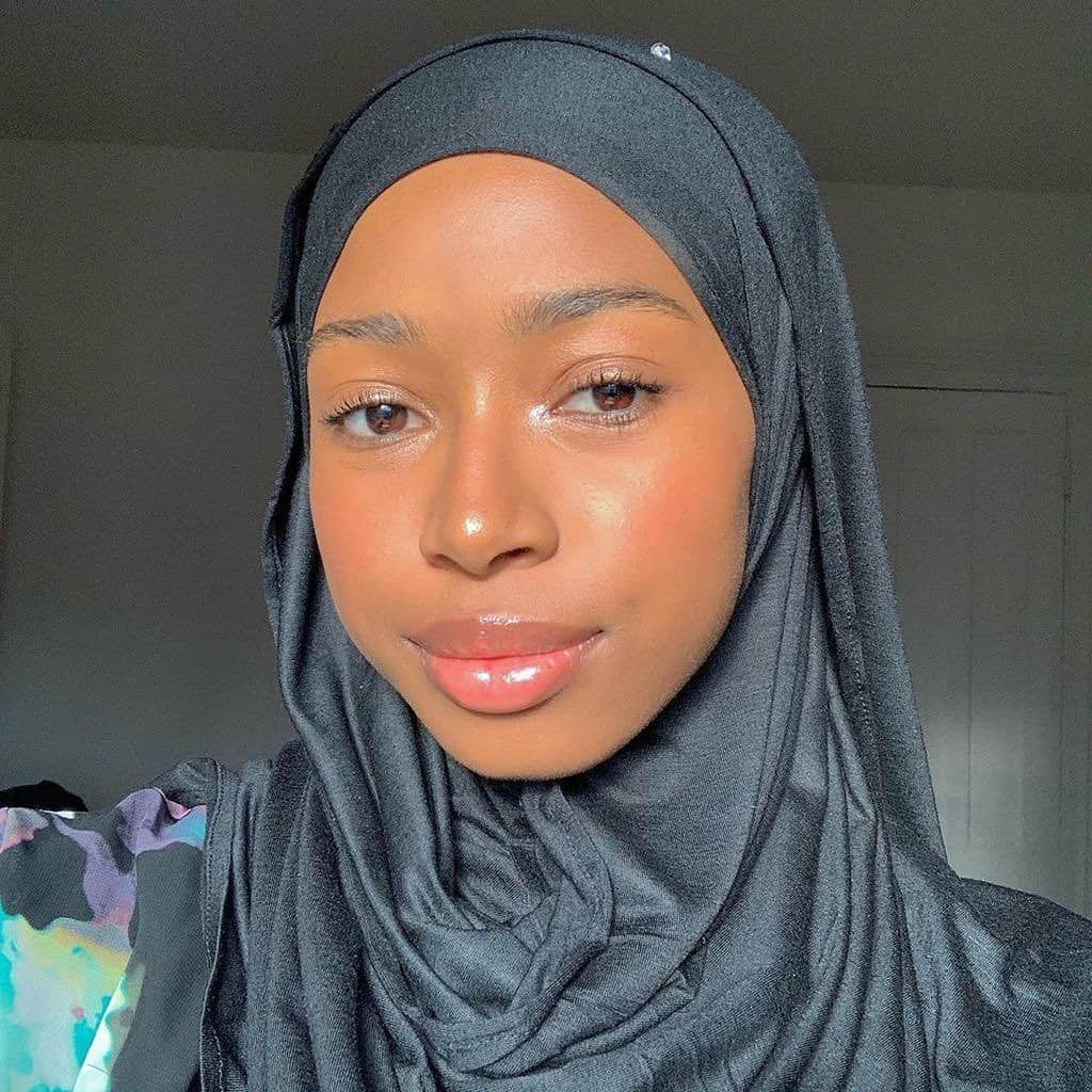 Glossierさんのインスタグラム写真 - (GlossierInstagram)「@rxfiqah in a full face of Glossier: . Boy Brow in Brown Lidstar in Moon Colorslide in Brack Lash Slick Perfecting Skin Tint and Stretch Concealer in G4 Cloud Paint in Storm Niteshine highlighter concentrate in Deep Copper and Platinum Rose Lip Gloss in Clear」8月10日 2時28分 - glossier