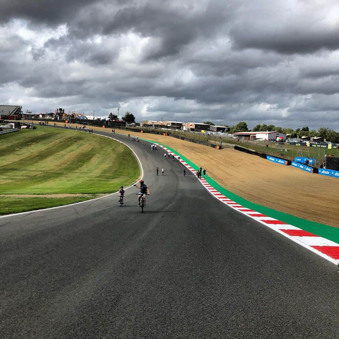 ティモ・グロックさんのインスタグラム写真 - (ティモ・グロックInstagram)「It’s time for @dtm_pics round 6 @brandshatchofficial old school track !!! Really cool」8月10日 2時24分 - realglocktimo