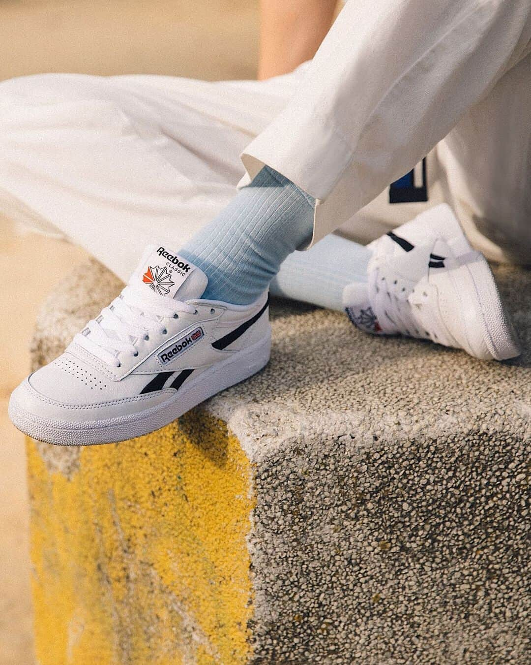 Reebok classicさんのインスタグラム写真 - (Reebok classicInstagram)「Minimal design, maximum style. Our version of summer swag. #RespectTheIcons #ClubC」8月10日 2時28分 - reebokclassics