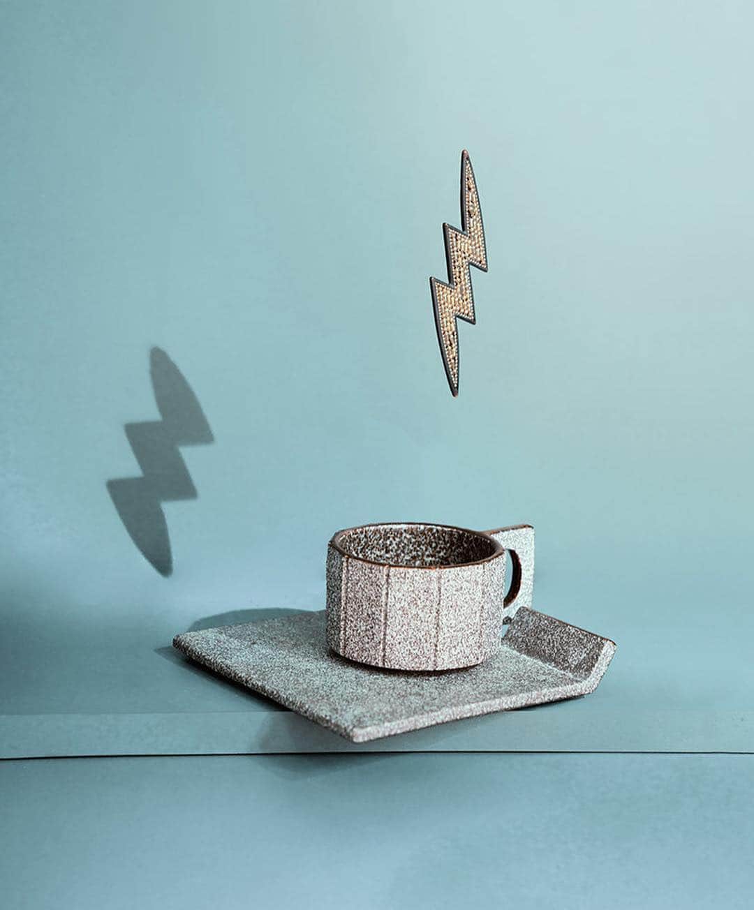 Design Milkさんのインスタグラム写真 - (Design MilkInstagram)「A new collection is launched each summer by @maxidny, this year branching out into smaller, more accessible goods – like #ceramics! Check out more of the collection on designmilk.com」8月10日 2時37分 - designmilk