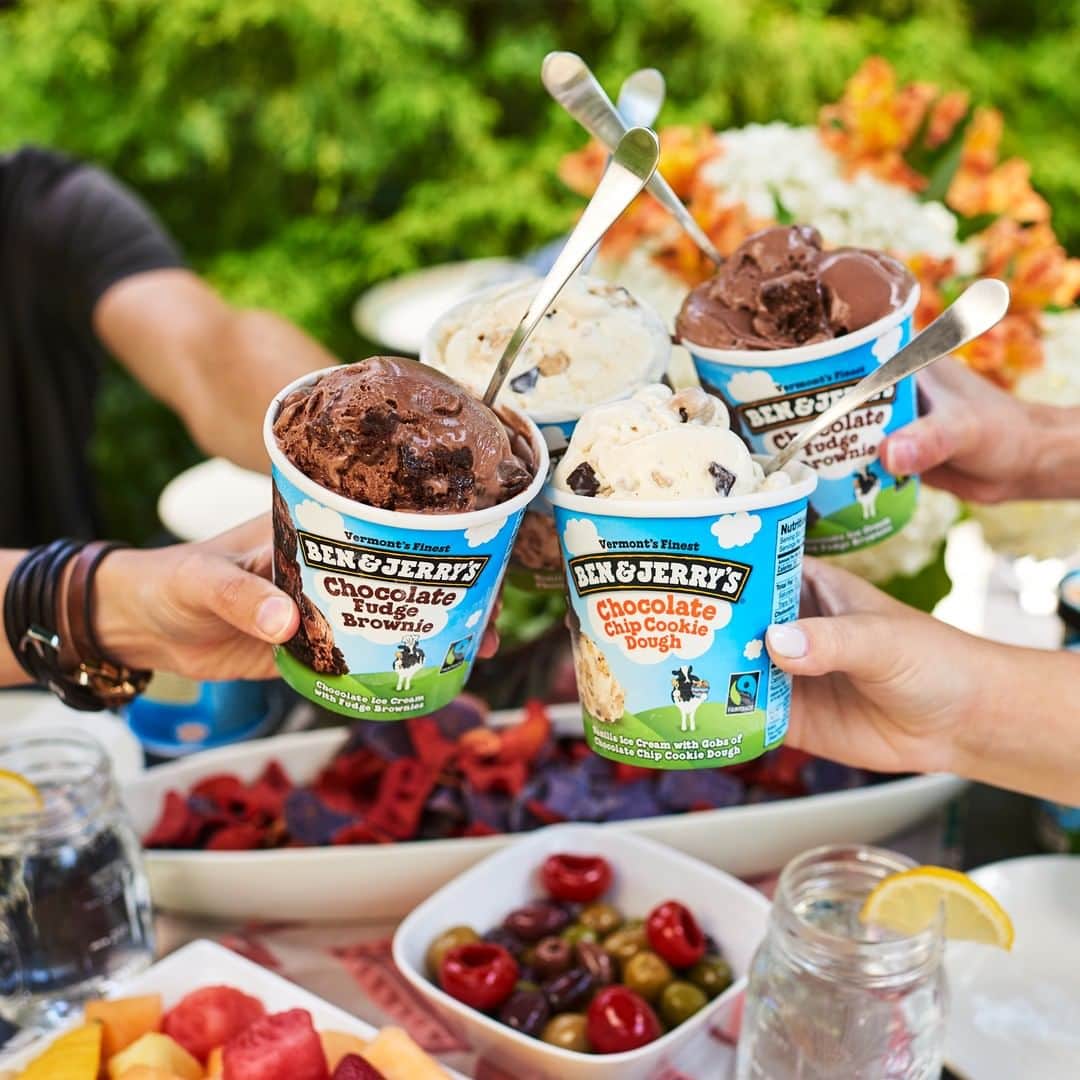 Ben & Jerry'sさんのインスタグラム写真 - (Ben & Jerry'sInstagram)「Cheers to the weekend! 🥂⁠ ⁠ Find all your favorite flavors at the link in our bio!」8月10日 2時30分 - benandjerrys