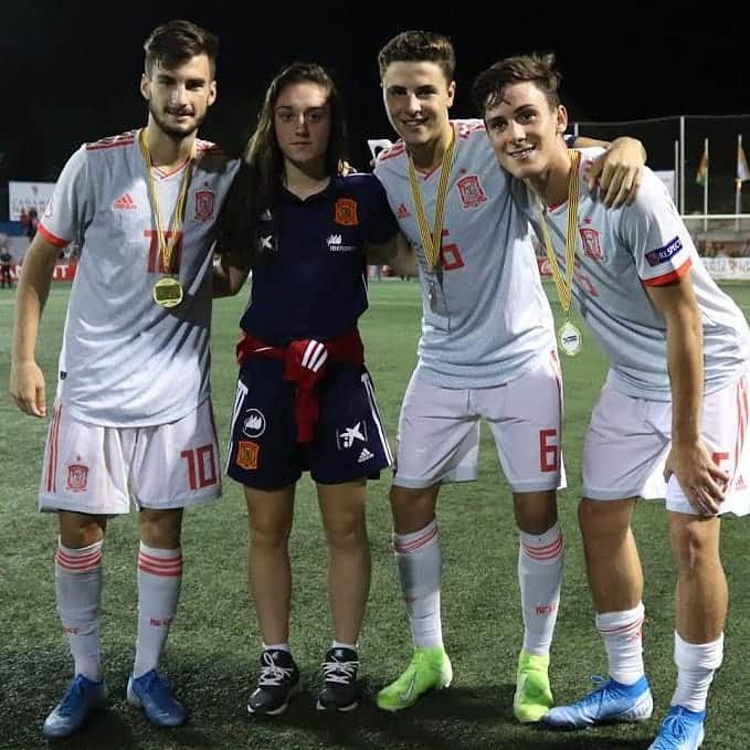 ビジャレアルCFさんのインスタグラム写真 - (ビジャレアルCFInstagram)「📸😀 Foto para el recuerdo 🏆🥇 Campeones del @Cotif 🇪🇦⚽ @sefutbol y @sefutbolfem #CanteraGrogueta . 📸😀 A picture for the photo album 🏆🥇 @Cotif champions 🇪🇦⚽ @sefutbol and @sefutbolfem #YellowsAcademy」8月10日 2時30分 - villarrealcf