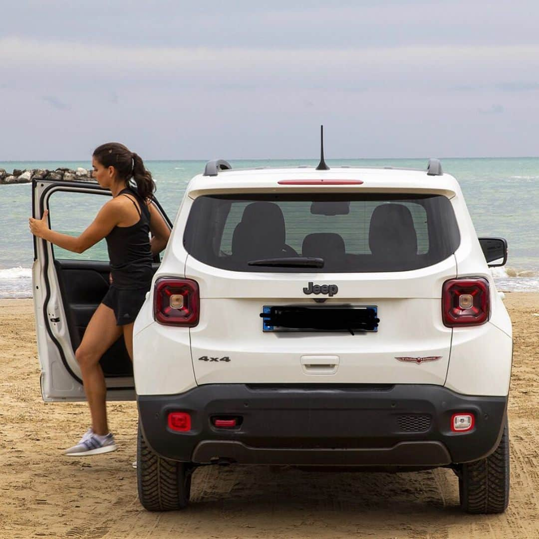 マルタ・メネゲッティさんのインスタグラム写真 - (マルタ・メネゲッティInstagram)「Living my #summer as a member of #JeepActiveTeam 🌊  #beabeacher #jeep #marty #ad #beachvolley @jeep.italia」8月10日 2時55分 - marta_menegatti